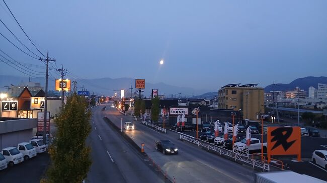 翌朝石和駅から茅野駅に向かいます