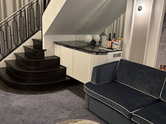 お部屋は2階建て。こんな広い部屋初めて。
たくさん歩いた日に階段はつらかった笑