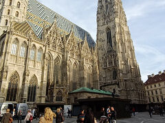 大聖堂　何度見ても美しいです
通り過ぎて　お土産購入していきます