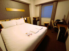 部屋は狭いですが、寝るだけなので充分です。