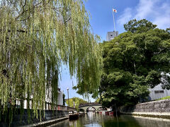 【柳川の川下り】

船頭さんも全然通じていない日本語混じりの英語...アジア系外国人も英語がわからない方もいて...意思疎通がほぼ出来ていない。

船頭さんが自分で話して自分で「のみ」受けているのが痛い感じで見てられなかった...（あそこが妻夫木聡が通った小学校とか言われてもねぇ...外人は分からんし...）