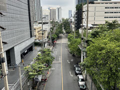 【BTSシーロム線：セントルイス駅】

さて、

三日目の本日の宿泊先は、BTSシーロム線の「セントルイス駅」で下りた場所。