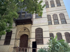 ナシーフ・ハウス（Nassif House）
1872年に建設が始まり、1881年に完成。ジェッダの知事であったオマール・ナセフの邸宅で、現在は博物館・文化センターとして公開されていますがお昼だからか閉館中