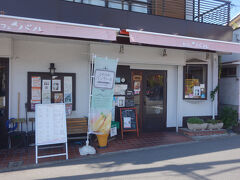 ここにしました。