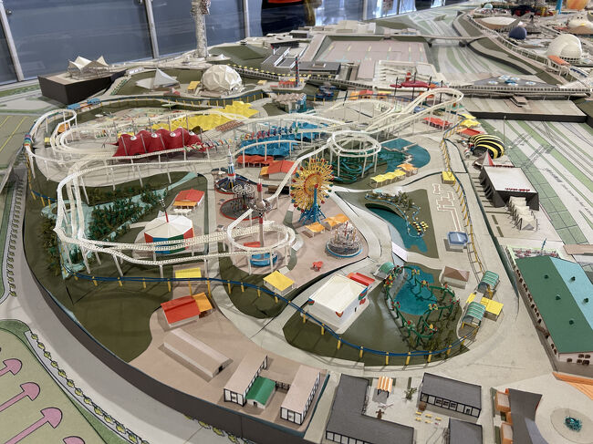 万博だけじゃなくて遊園地も併設されててめちゃくちゃ広いです。