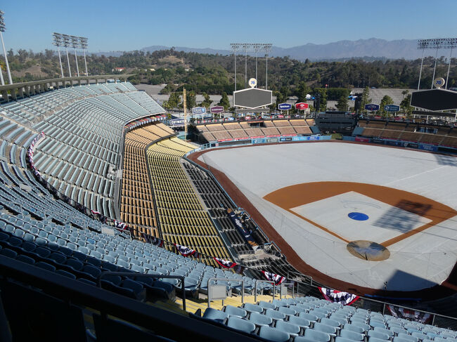 この日ドジャースはワールドシリーズでブルージェイズとの試合の為、トロントに行っています。<br />翌々日はここで第3戦が行われます。<br />タイミングが合えば観たかったけど、チケットの値段を聞いたら無理でした(;^ω^)