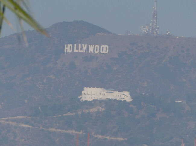 ハリウッドサインも見ることができました。