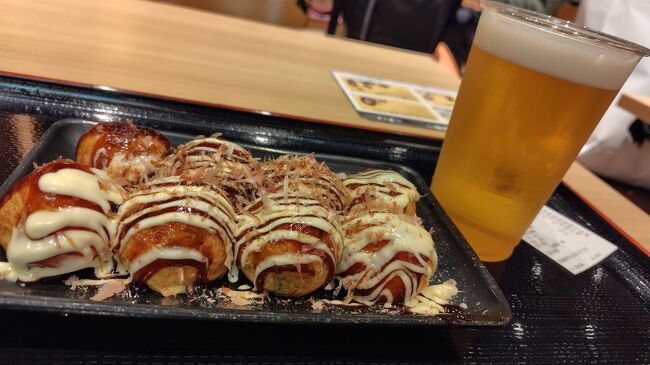 深夜便なので2Fのフードコートで軽食を