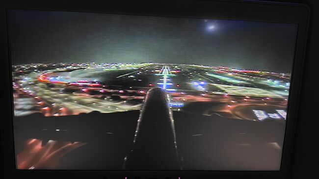 11時間のフライトを終え、現地時刻5：25にドバイ国際空港へ到着