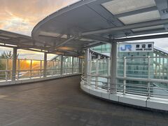 前日の宿泊地岸辺駅から。