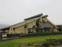 加藤文太郎記念図書館・・・孤高の人のモデル　加藤文太郎の遺品展示

単独行の草分けとして知られる　加藤文太郎

出身地にて　遺品・資料　展示

1F　図書館　2F　展示室

1Fにて声掛けして　入室

山に関する図書も　所蔵

当時の時刻表や地図　写真や文書まで　残存

特に知らずに訪れたものの　当時の新聞記事が事細かに展示

早世した若き登山家の一生　垣間見る　スポット

図書館の外観も美しく　記念館仕様な図書館

