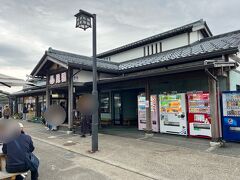 道の駅の本館『ちぐら館』には、土曜日の当日そこそこの数のお客さんがいらっしゃいました。