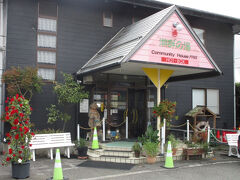 ここは共同浴場が多い。駅から近い湖畔の湯に入る。
外観とは逆に建物内はレトロな雰囲気だった。
