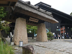 泉質はとても柔らかくてぬるぬる！「美人の湯」ですよ
人気の施設なので11時の開店を待つ人達が見受けられました

ロケーション良いし、泉質も良いし、清潔感ある施設だし
温泉がある敷地内にはファームガーデンや米粉パン屋さんも

利便性が良ければ何度でも利用したい温泉なんだけど
同じ奈良でも、遠いので車がなければ難儀やなぁって所です
