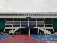 国立競技場まで歩いてきた。