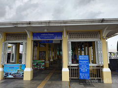 渡し舟乗り場へやってきた。
2023年に訪れた時より、明るくきれいに改修されていました。