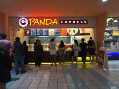 パンダエクスプレス (マイクロネシアモール店)
Panda Express (Micronesia Mall)
2階の大きなフードコートにある人気店で行列なので諦めました。