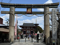 のんびり歩いて四天王寺へ。
大きな鳥居をくぐり抜けてお邪魔しますm(_ _)m

★和宗総本山 四天王寺
https://www.shitennoji.or.jp/
