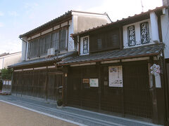 外観とはちょっと意外なメニューを提供する飲食店