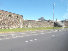 それとともにイサさんは忘れずに説明していたのが「ケープタウンは“ダイバーシティ”」ということ！
人種、価値観問わず、みんながケープタウンという街に暮らして生きているということ。