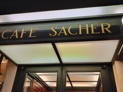 目的地　カフェザッハーに到着！（カフェモーツアルトのお隣です）