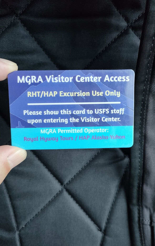 バスの乗車時に係員さんから「MGRAビジターセンタ－・アクセス」と書かれたカードを受け取ります。