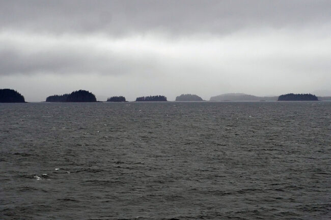 クルーズ3日目の朝はこんな風景でスタートしました。
