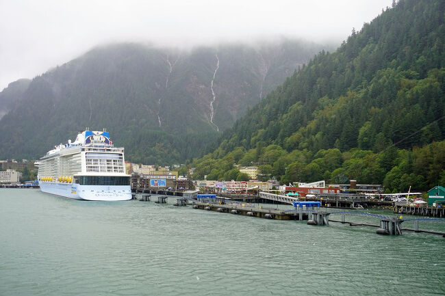 クルーズターミナルの間には小さな漁港もあり、カニを捕るのであろう漁船が何艘か停泊しています。