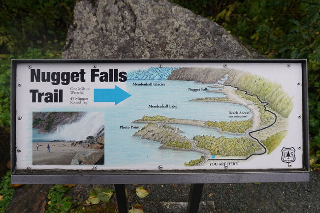 「フォト・ポイント」への途中には「ナゲット・フォールズ」への分岐点がありました。往復で45分とあるので、残り時間を考えて散策することにします。