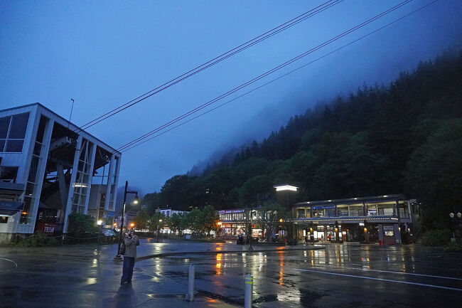 買い物をしていると辺りは真っ暗になってきました。