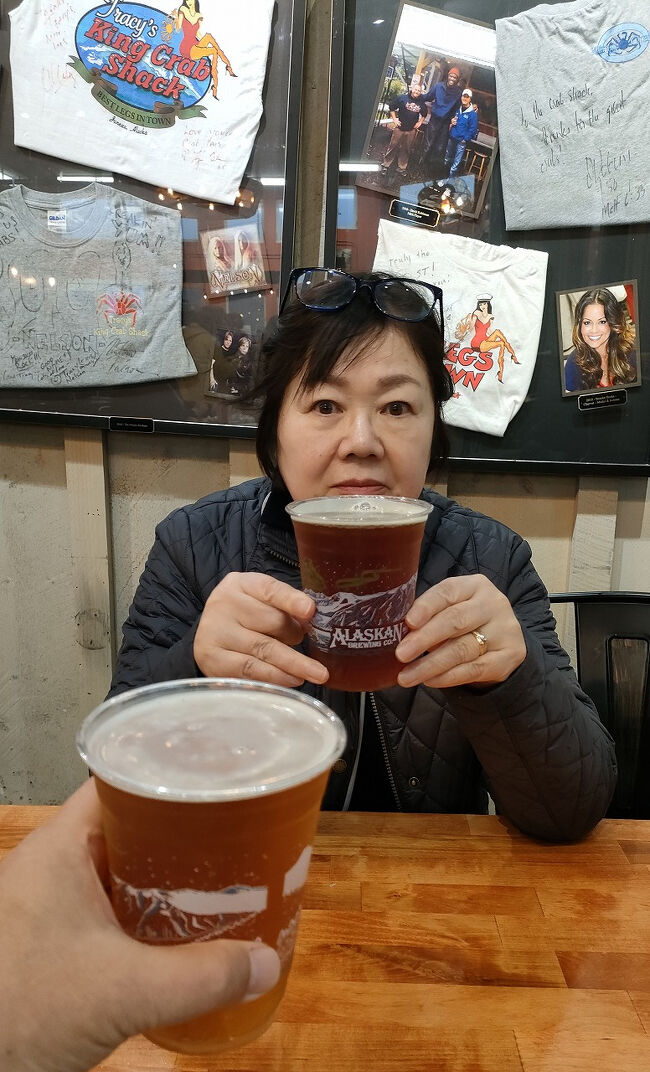 まずは乾いた喉を冷たい生ビールで潤しましょう。半日ツアーお疲れさまでした。