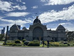 初日に寄れなかったカールトン庭園へ。