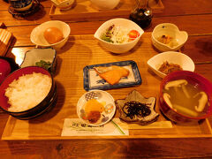 妙見温泉田島本館の朝食．