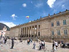 コロンビアの国会議事堂
ここもボリバル広場に面している。