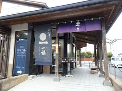 出雲にきたからには出雲そば！何か所かチェックしてたけど行列だったので、すぐ入れそうな一福へ。