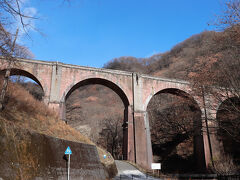 その次は｢碓氷第三橋梁（通称：めがね橋）｣へ。
煉瓦で造られた4連の壮大なアーチ橋は
美しいフォルムで見惚れます！