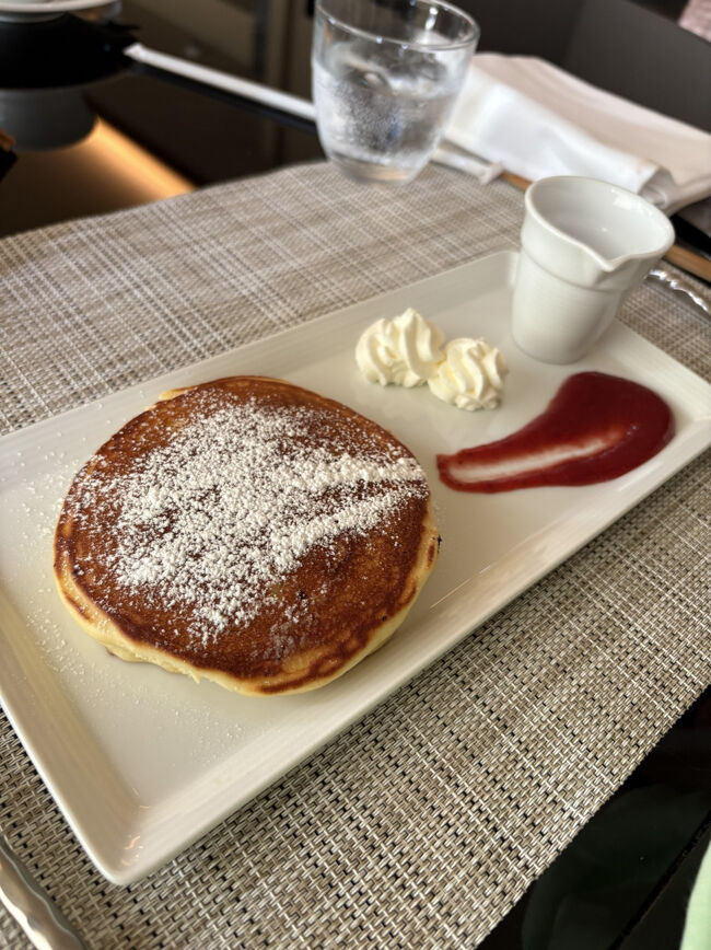 娘のパンケーキ。<br />ジャムはハスカップなのかな？甘酸っぱい味でした。