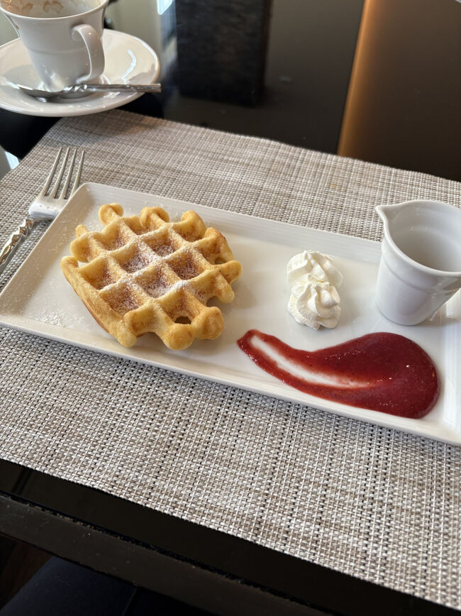 ワッフルもオーダーしたけどこれは普通。