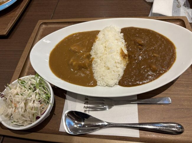 千歳空港に着いたらランチ。<br />五島軒のカレーにしました。<br />合い掛けカレー美味しかった。