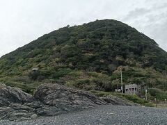 次のバスまで1時間15分ほど
頑張ればあのてっぺんにある灯台まで行けるんじゃね？