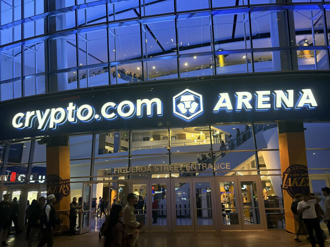 そして試合は128対110でレイカーズが勝利しました！<br />上の方の席でも良く見えました。<br /><br />レブロン　ジェームズ欠場<br />ルカ　ドンチッチ49得点<br />オースティン　リーブス25得点<br />八村塁23得点