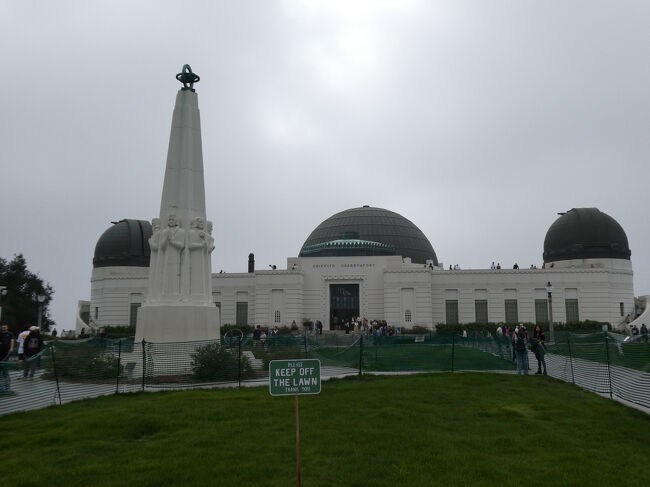 10月25日　3日目<br /><br />バスに乗ってグリフィス天文台に行きました。<br />「ラ・ラ・ランド」のロケ地としても有名な場所です。<br />