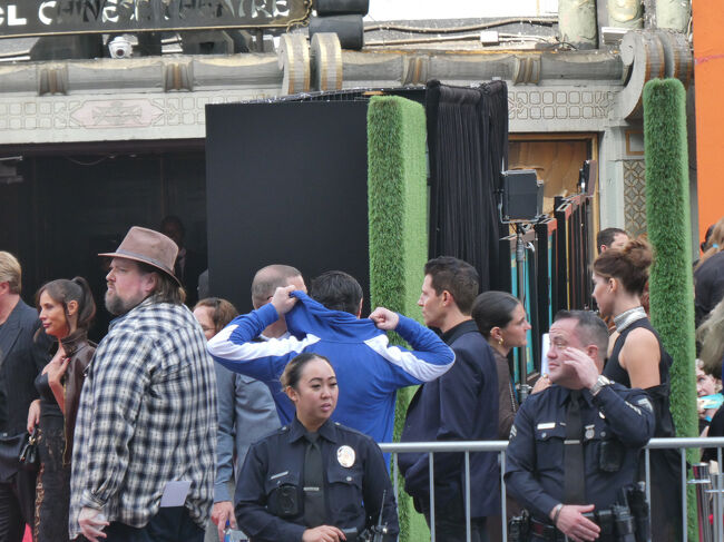 遠くから望遠で確認してみたところ、映画のイベントのようでした。<br />映画のタイトルがわかったのでネットで調べてみましたが、知っている俳優さんはいませんでした。