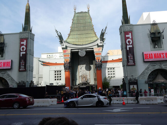 チャイニーズシアターでイベントが行われるようで規制線が張られていて近づけませんでした。<br />なので道路の向かい側から写真だけ撮りました。