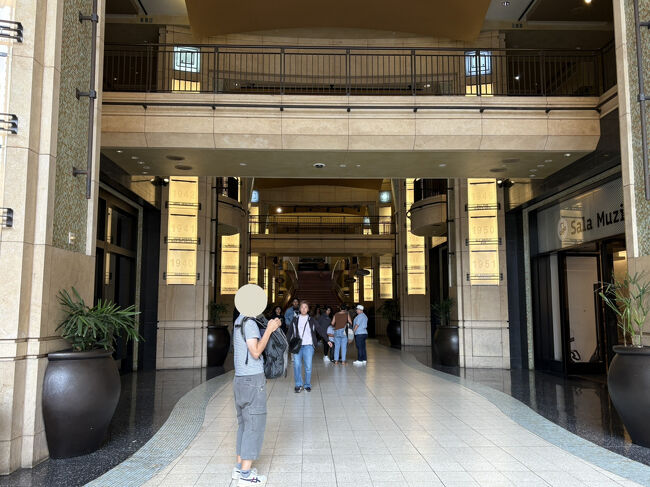 ドルビーシアター<br /><br />2002年からアカデミー賞の授賞式がここで行われているそうです。