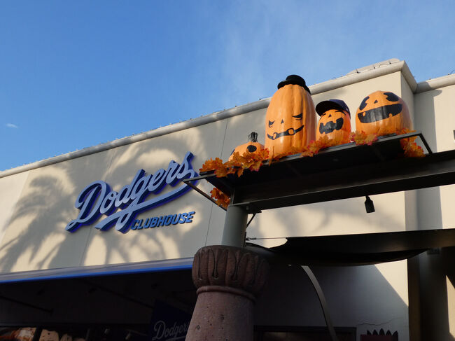 ドジャースのグッズショップでキャップ（44.09ドル）を買いました。<br />アウトレットに入っていますが特に安い物が売っているとかではないみたいでした。<br />