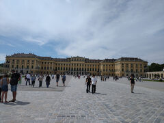 デジャブ・・・またシェーンブルン宮殿に来てしまいましたが、この日の方がお天気が良いです。