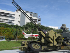 これはナニ？　タイヤが斜めってる…。