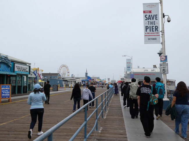 サンタモニカピア<br />大きな桟橋で歩行者天国になっていて、その周辺には遊園地やレストラン、お土産屋などがあります。