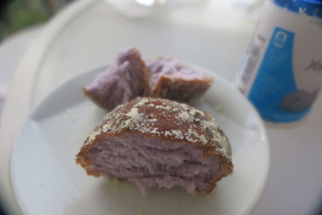 ローソンの<br />タロイモ味のマラサダ<br /><br />1個購入でもエコバック頂けました